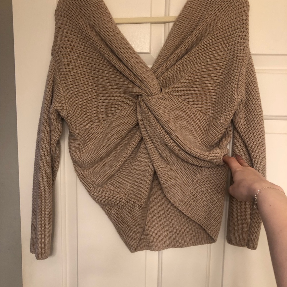 Pink V-Neck Sweater with Ribbed Texture - Picture 4 of 4